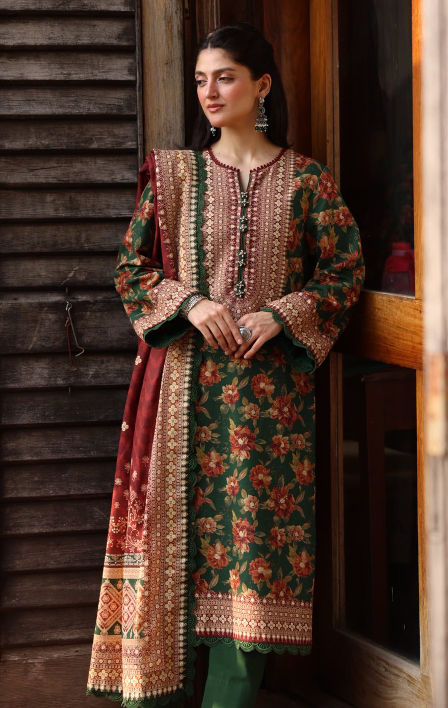 THE TIMELESS EVOLUTION OF KHADDAR